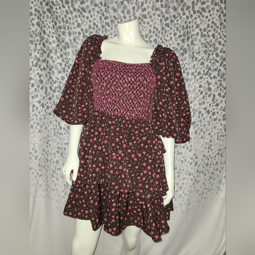 Vestique Meet In The Middle 3 Tier Ruffle Dress Size Medium NWT